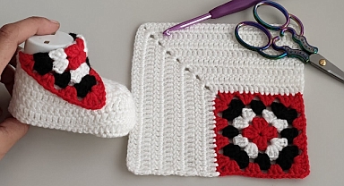 Unbelievable Granny Square Baby Shoes Crochet Pattern That EVERY Beginner Can Master!